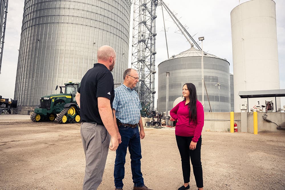Farm-Appraisal farm appraisers on farm